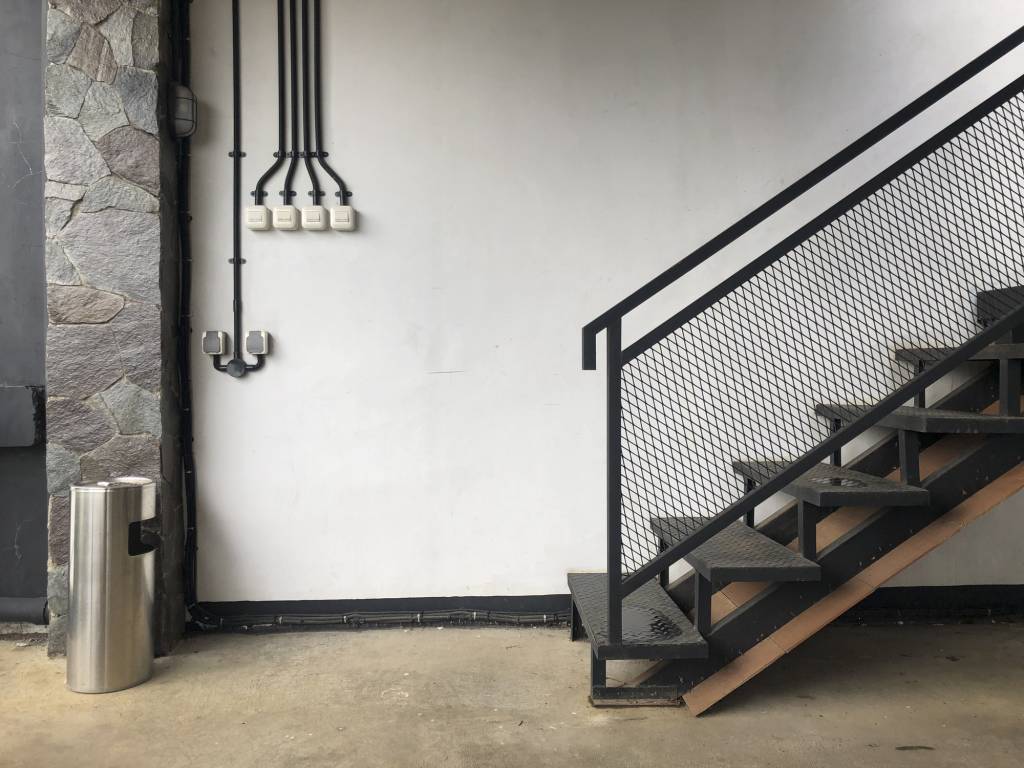escaliers tendance contremarches lumière garde-corps projet sur mesure moderne maison